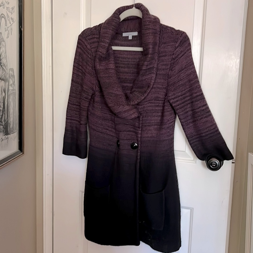 Sweater jacket in two toned knitted purple/black